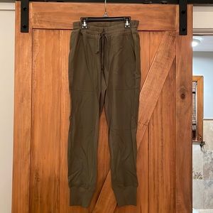 Cabi army green leisure pants with drawstring